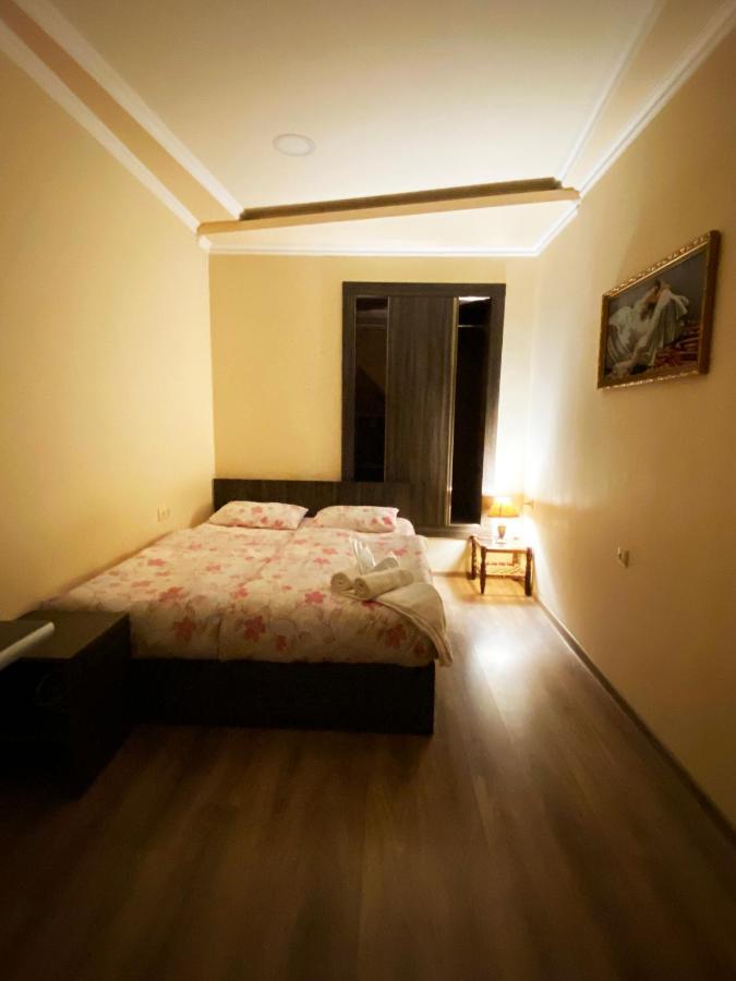 Dom Hostel & Tours Yerevan Exterior photo