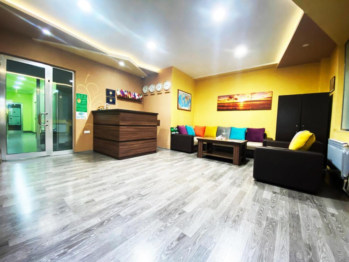 Dom Hostel & Tours Yerevan Exterior photo