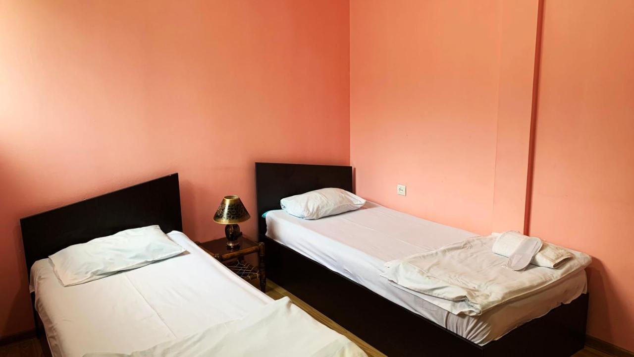 Dom Hostel & Tours Yerevan Exterior photo