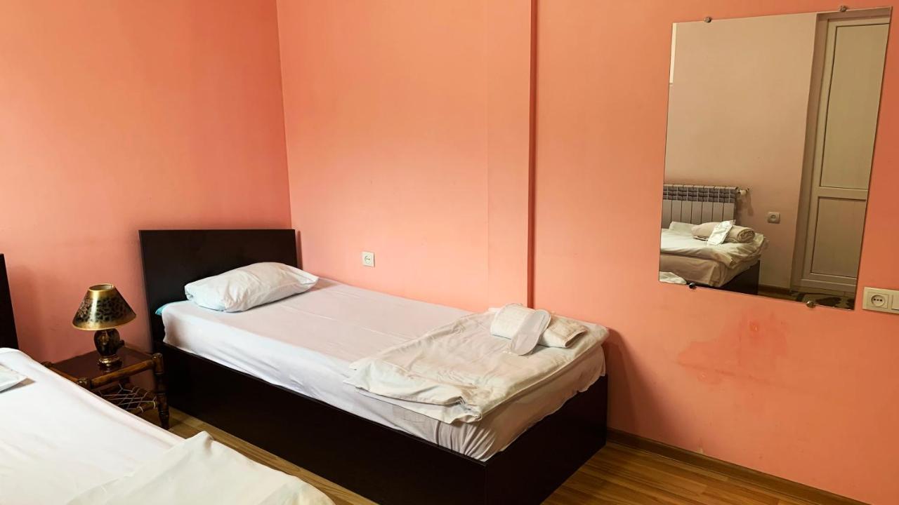 Dom Hostel & Tours Yerevan Exterior photo